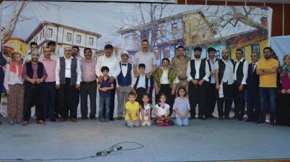 Öğretmenler Komşu Köyün DelisiAtlı Tiyatroyu Gösterisi  Düzenlendi.