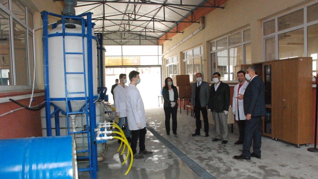 İl Milli Eğitim Müdürü Aydın ALBAK Bahçe Mesleki ve Teknik Anadolu Lisesi Kimya Teknolojileri Bölümü Temizlik Malzemeleri ve Dezenfektan Üretim Atölyesini Ziyaret etti.