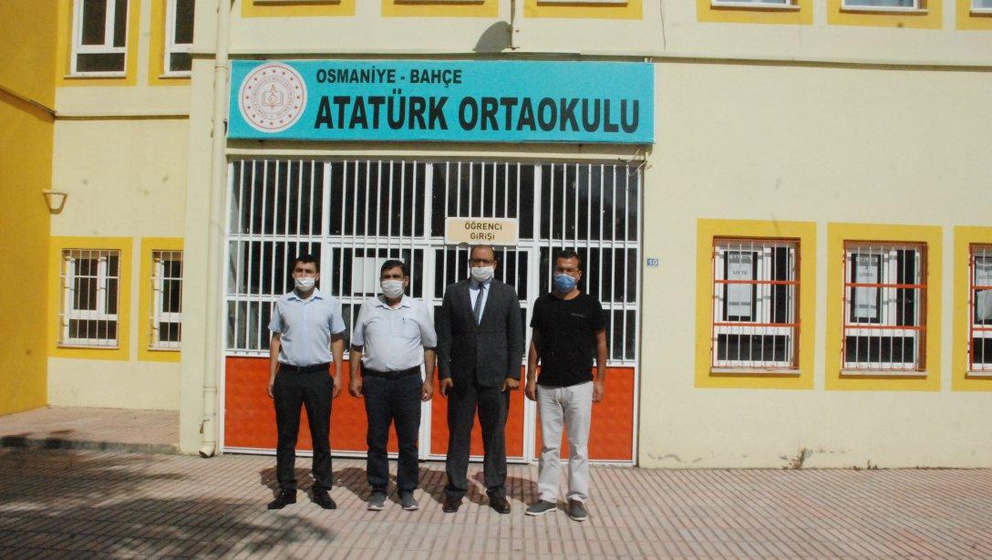 İlçemiz Kaymakamı Salih KALKAN Atatürk Ortaokulunu ziyaret etti