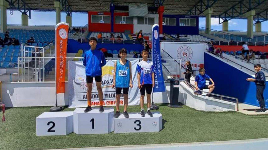 Öğrencimiz Onurcan SARIOĞLU Türkiye Yarı Finallerinde 100 Metre Engelli Koşuda  1. Oldu