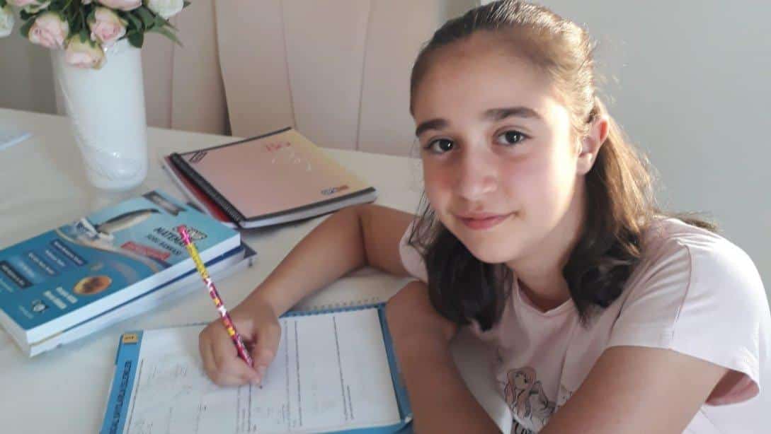 Atatürk Ortaokulu Öğrencimiz  Zehra Kösek Türkiye birincisi oldu