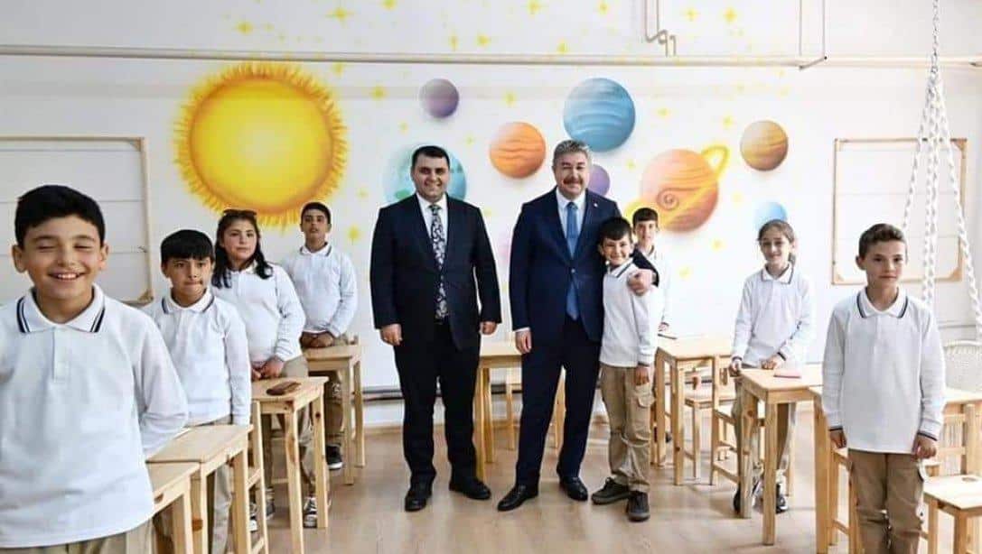 Valimiz Sayın Dr. Erdinç Yılmaz, Kızlaç Şehit Mehmet Eroğlu İlkokulunu Ziyaret Etti