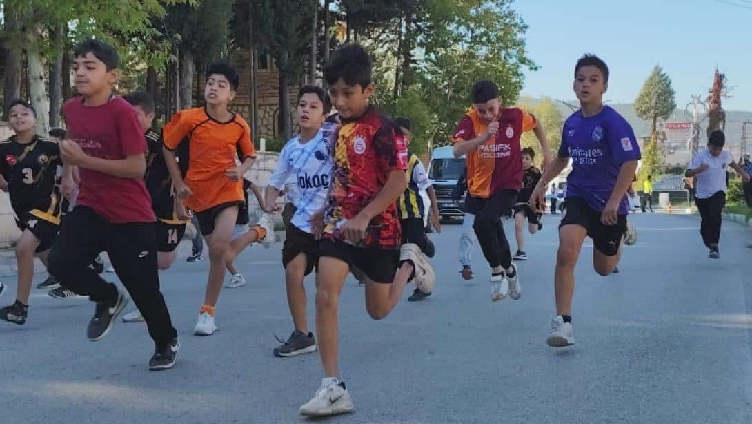 Cumhuriyet Koşusu Coşkusu Bahçe'de Yaşandı