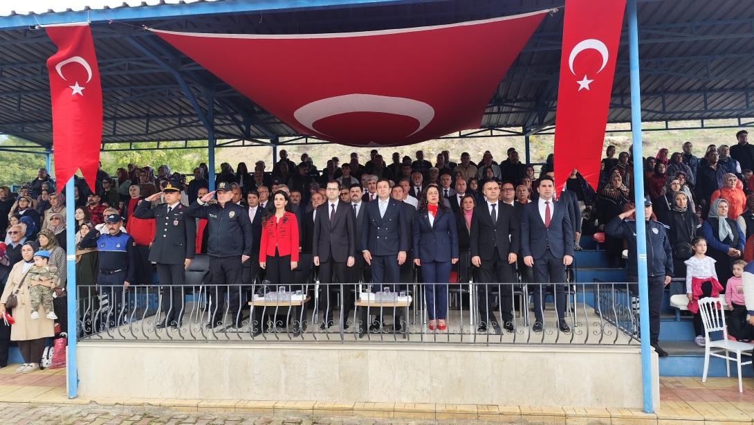 İLÇEMİZDE CUMHURİYETİMİZİN KURULUŞUNUN 102. YILDÖNÜMÜ DÜZENLENEN TÖRENLERLE COŞKUYLA KUTLANDI